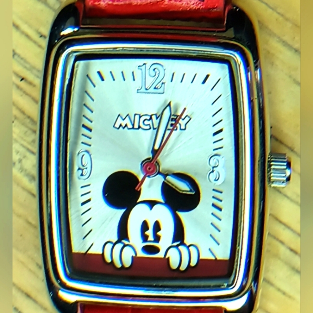 X Disney MCK528 Mickey Mouse peekaboo silver case / dial Red leather band